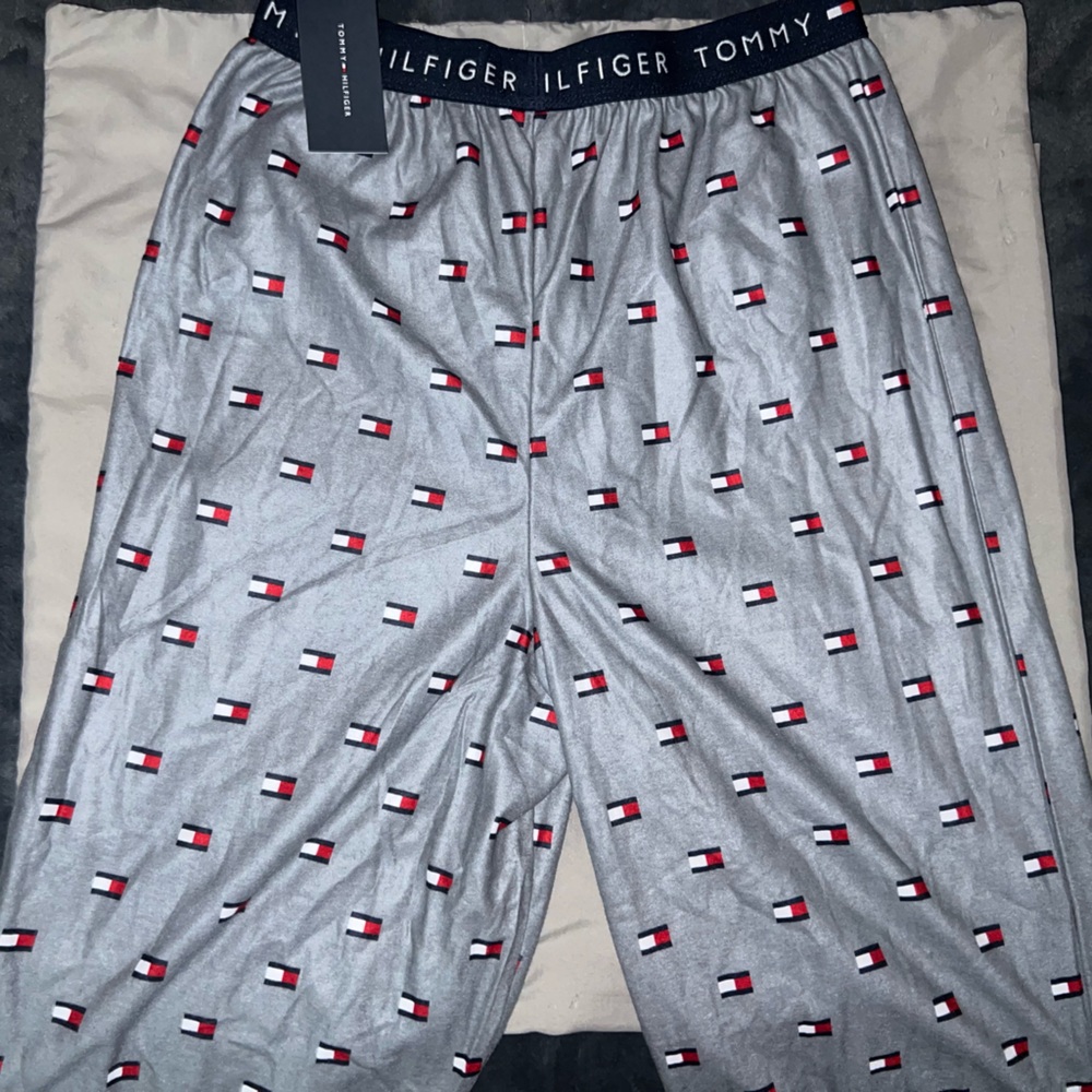 Brand:Tommy Hilfiger Size:XL Kids (16) Color:Red, Light Blue, and White